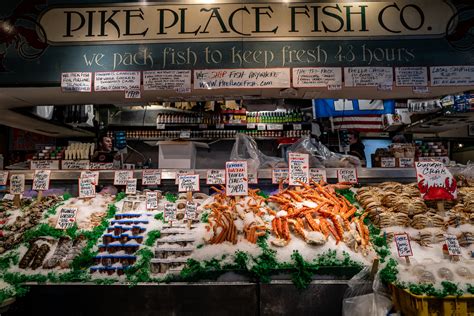 PIKE PLACE FISH MARKET .